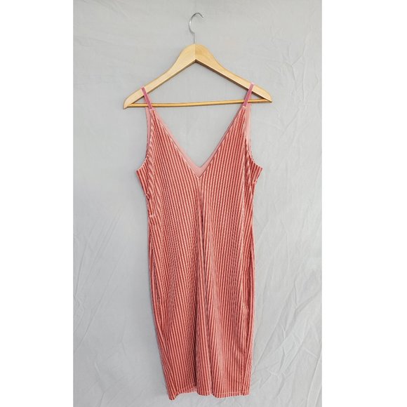 Rose Striped Velvet Bodycon Midi Dress from Forever 21 - Picture 4 of 11